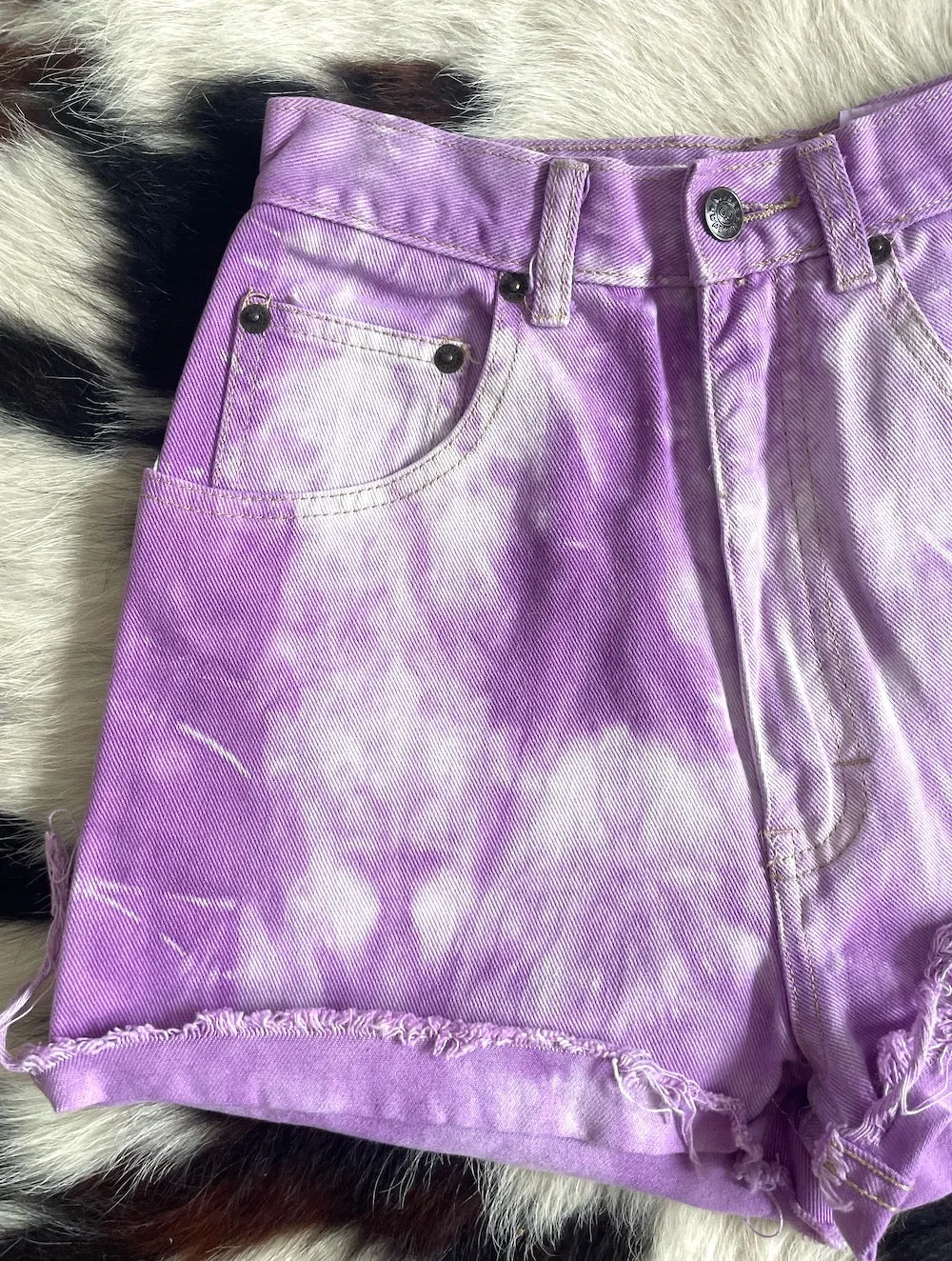 Vintage 90s High-Waist Purple Tie Dyed Denim Shorts -- Size 26